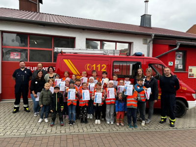 v. links (hinten) Harry Wegner, Bürgermeister Ludwig Nätscher, Nicole Karg, Karla Meth, Josie Koose, Josefine Möller, Leo Fischer, Lenni Koose, Levin Herterich, Riley James, Sophie Hofmann, Lena Pun, Vanessa Frosch, Michal Pun || Mitte links: Melissa Bott, Maximilian Möller, Nele Herterich, Eva-Maria Hofmann, Lena Beitler, Hanna Koose, Caden James, Julius Frosch || Vorne links: Florian Fischer, Felix Karg, Thilo Meth, Fiona Wagner, Emma Dellinger, Julia Beitler, Luisa Frosch, Jonathan Wagner