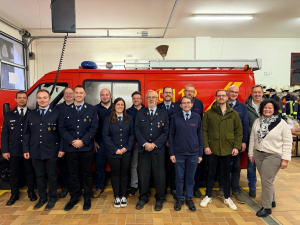 v. l.: KBM Dittmann D. 1. Kdt Pun M. ehem. Beisitzer Karg S. 2. Kdt Swora C. Kassier Karg B. 2. Vorstand Bott M. Beisitzer Groganz T. ehem. 1. Vorstand Karg M. 1. Vorstand Frosch A. ehem. Schriftführer Fröhling T. ehem. Beisitzer Böhm J. Beisitzer Roth A. ehem. Kassier Hofmann K. Beisitzer Schindelmann H. 3. BGM Pabst C.  Es fehlen: Schriftführer Dellinger C. Beisitzer Stötzer P., Suchy J.