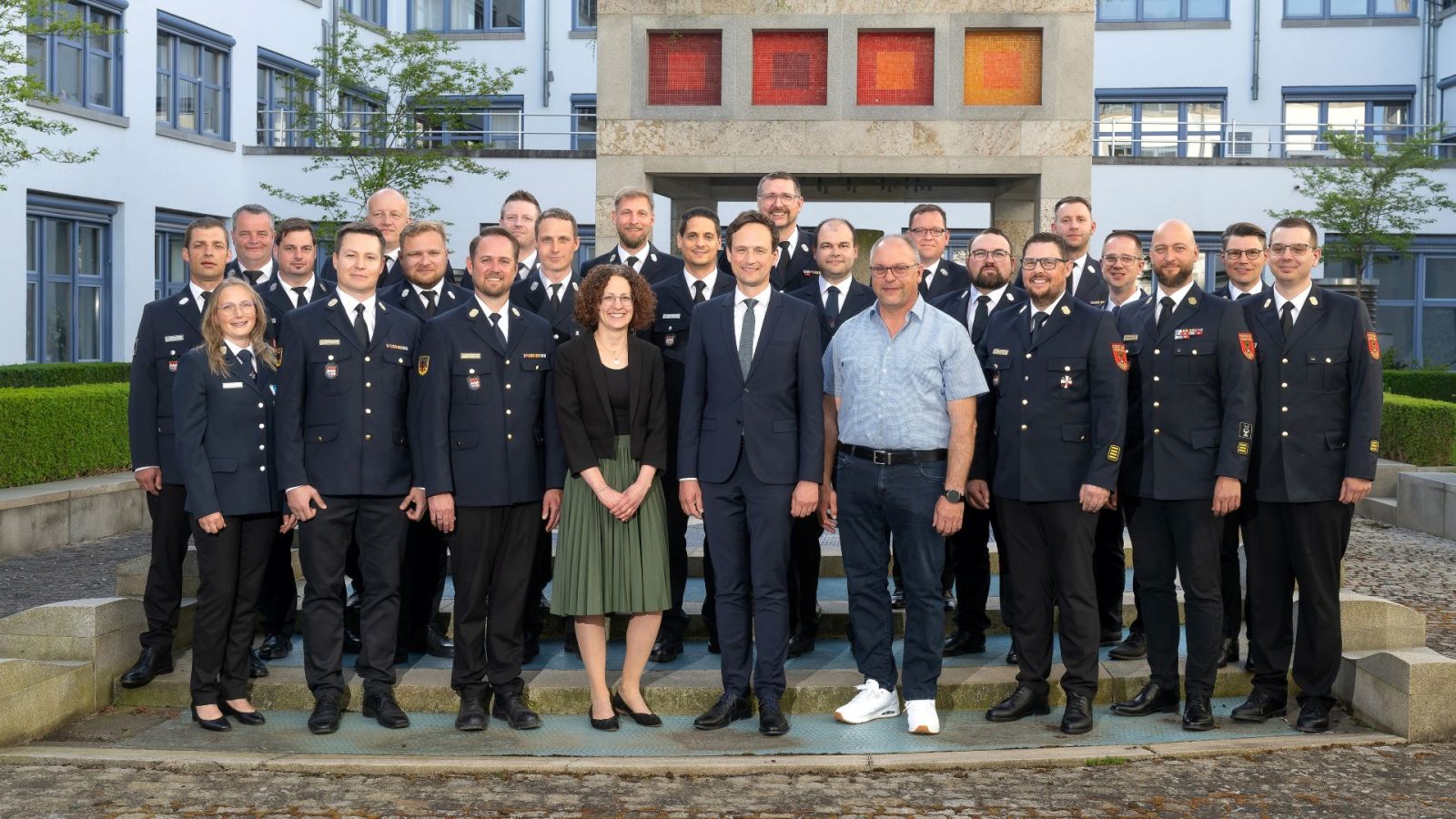 Landrat Florian Töpper stellt neue  Kreisbrandinspektion in Dienst